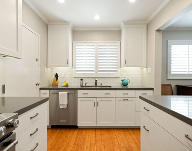 1525 N Hayworth Avenue - Photo Thumbnail 7
