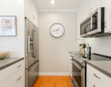 1525 N Hayworth Avenue - Photo Thumbnail 6