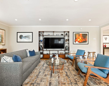 1525 N Hayworth Avenue - Photo Thumbnail 3