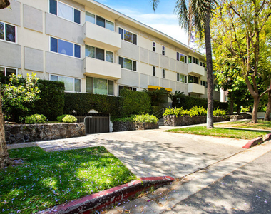 1525 N Hayworth Avenue - Photo Thumbnail 19