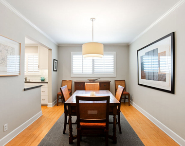 1525 N Hayworth Avenue - Photo Thumbnail 4