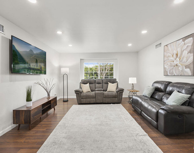1061 N Euclid Street - Photo Thumbnail 4