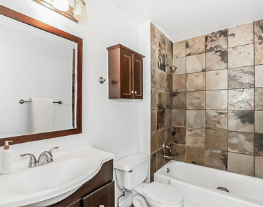 1030 N Orange Grove Avenue - Photo Thumbnail 6