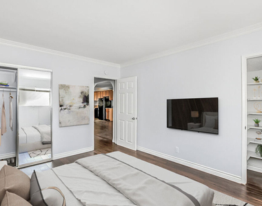1030 N Orange Grove Avenue - Photo Thumbnail 5