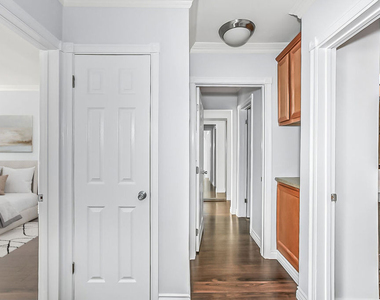 1030 N Orange Grove Avenue - Photo Thumbnail 3