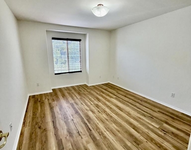 2946 Venezia Lane - Photo Thumbnail 12