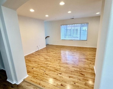 2946 Venezia Lane - Photo Thumbnail 11