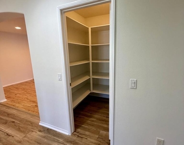 2946 Venezia Lane - Photo Thumbnail 15