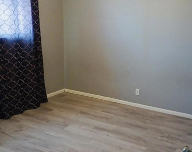 2373 Oahu Lane - Photo Thumbnail 3