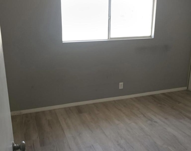 2373 Oahu Lane - Photo Thumbnail 7
