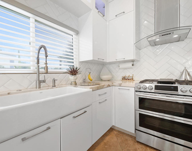 49845 Lago Drive - Photo Thumbnail 9