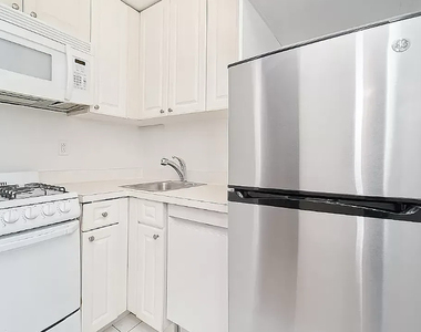 306 East 91st Street - Photo Thumbnail 2