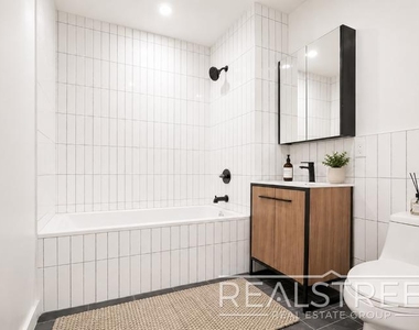 63 Lewis Avenue - Photo Thumbnail 6