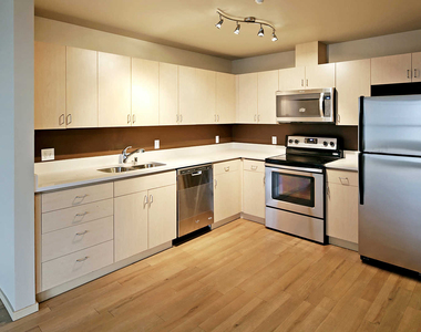 1530 15th Ave - Photo Thumbnail 3