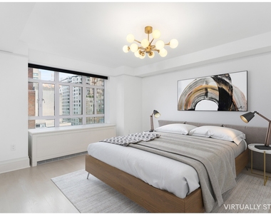 21 E 61st St - Photo Thumbnail 3