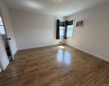 58-04 264th Street - Photo Thumbnail 8