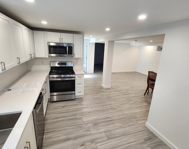 226 E Pine Street - Photo Thumbnail 4