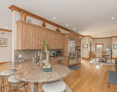 672 Dune Road - Photo Thumbnail 11