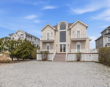 672 Dune Road - Photo Thumbnail 3