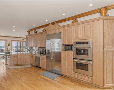 672 Dune Road - Photo Thumbnail 13
