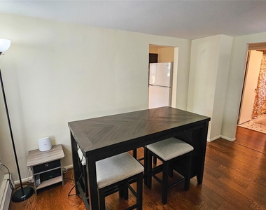 2 Murray Avenue - Photo Thumbnail 7