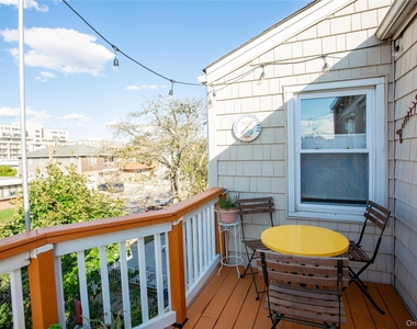 272 Laurelton Boulevard - Photo Thumbnail 4