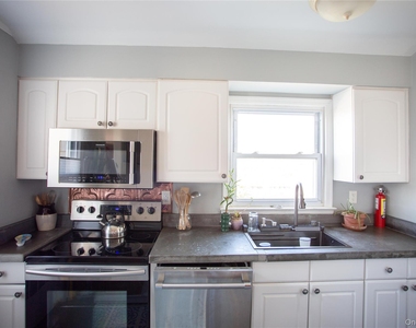 272 Laurelton Boulevard - Photo Thumbnail 8