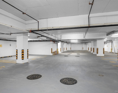 108 Middle Neck Road - Photo Thumbnail 9