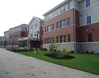 77 Quaker Avenue - Photo Thumbnail 3