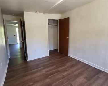 92 E Main Street - Photo Thumbnail 5