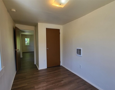 92 E Main Street - Photo Thumbnail 7
