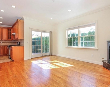 114 Oak Street - Photo Thumbnail 9