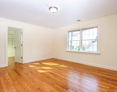 114 Oak Street - Photo Thumbnail 13