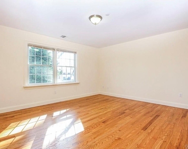 114 Oak Street - Photo Thumbnail 11