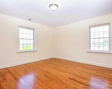 114 Oak Street - Photo Thumbnail 14