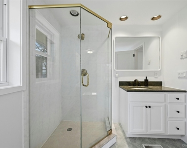 8908 Peconic Bay Boulevard - Photo Thumbnail 11