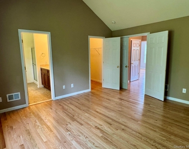 8 Seeley Bull Street - Photo Thumbnail 31
