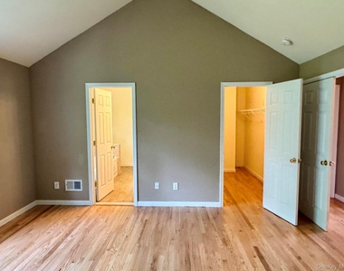 8 Seeley Bull Street - Photo Thumbnail 30