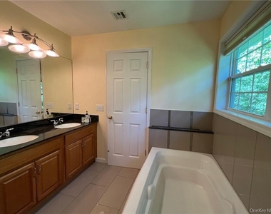 20 Seeley Bull Street - Photo Thumbnail 21