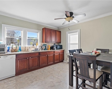 204 Lakeview Avenue - Photo Thumbnail 4