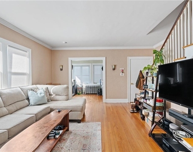 204 Lakeview Avenue - Photo Thumbnail 2