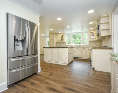 23 Pinetree Lane - Photo Thumbnail 8