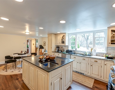 23 Pinetree Lane - Photo Thumbnail 9
