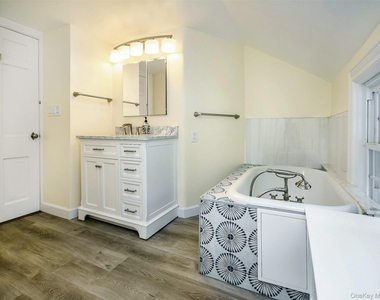 23 Pinetree Lane - Photo Thumbnail 25