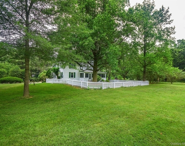 23 Pinetree Lane - Photo Thumbnail 2