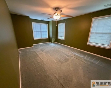 2509 Candlelight Court - Photo Thumbnail 7
