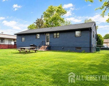85 Woodrow Avenue - Photo Thumbnail 9
