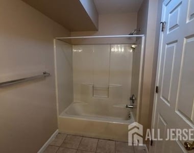 399 North Avenue - Photo Thumbnail 8