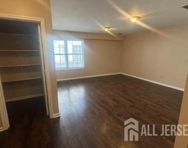 399 North Avenue - Photo Thumbnail 7