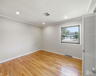 587 Marlboro Road - Photo Thumbnail 12